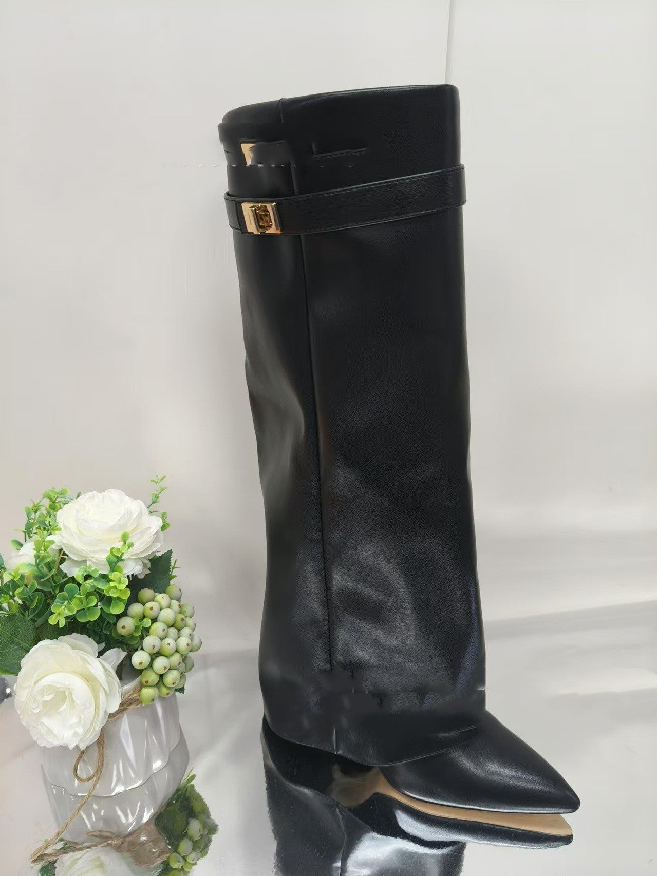 Boots with zipper closure