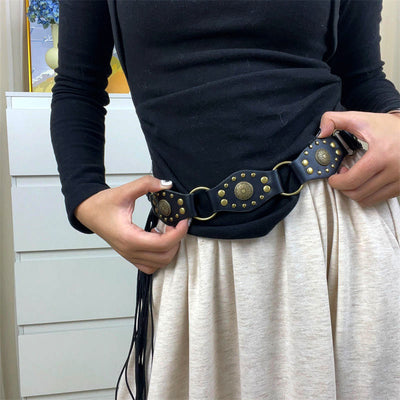 Lace-up belt with flying ring design