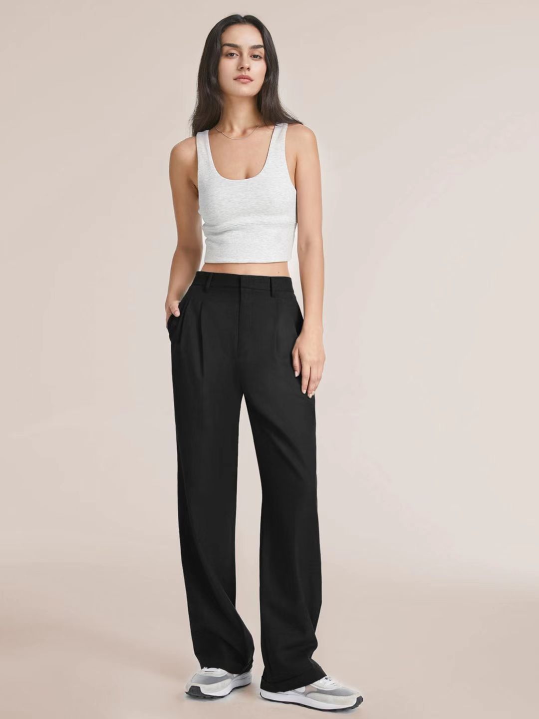 High-waisted wide-legged pants