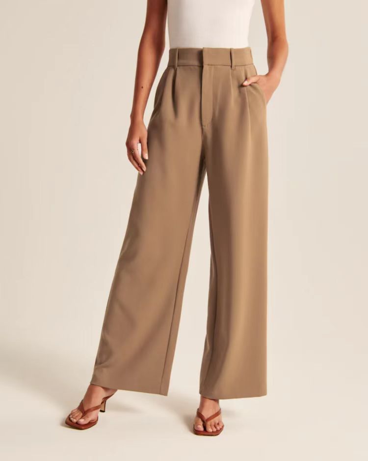 High-waisted wide-legged pants